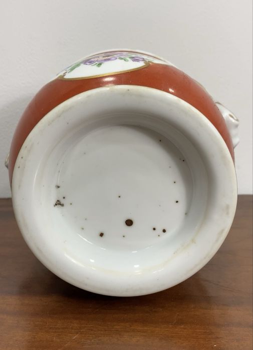 Cachepot em cerâmica.