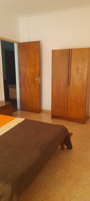 Alugo quarto nas Mercês