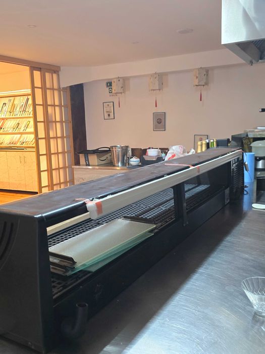 Vitrine de sushi Hoshizaki usada