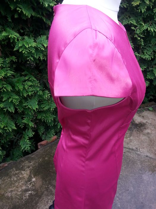 aramantowa sukienka bufki