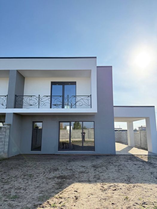 Продаж будинку -двояна