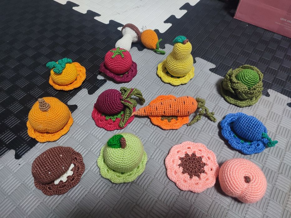 Дитяча гра "Овочі, фрукти" підбери по кольору.