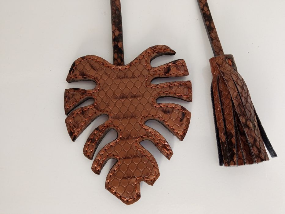 Parfois - porta-moedas, porta-cartões e pendentes texturados