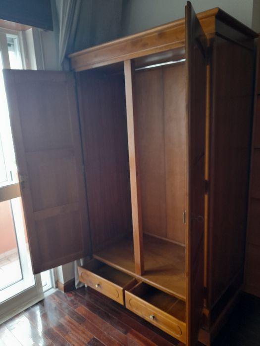Roupeiro de madeira  - 170 €