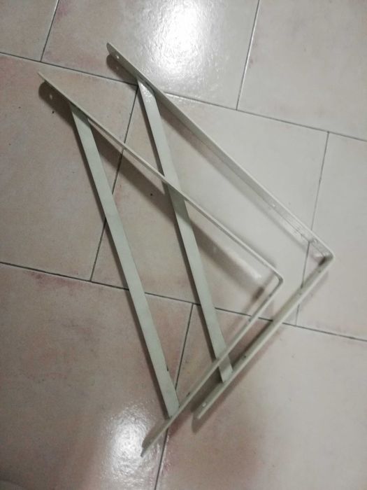 Esquadros para prateleira