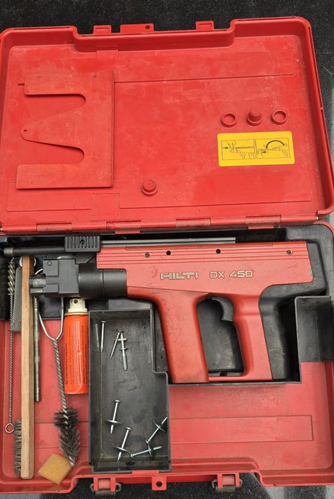 Correntes, Pistola de pregos Hilti, corta pedra, lixadora, rebarbadoras.