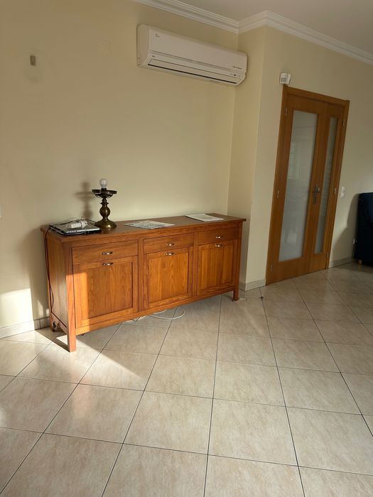 móveis de madeira intactos