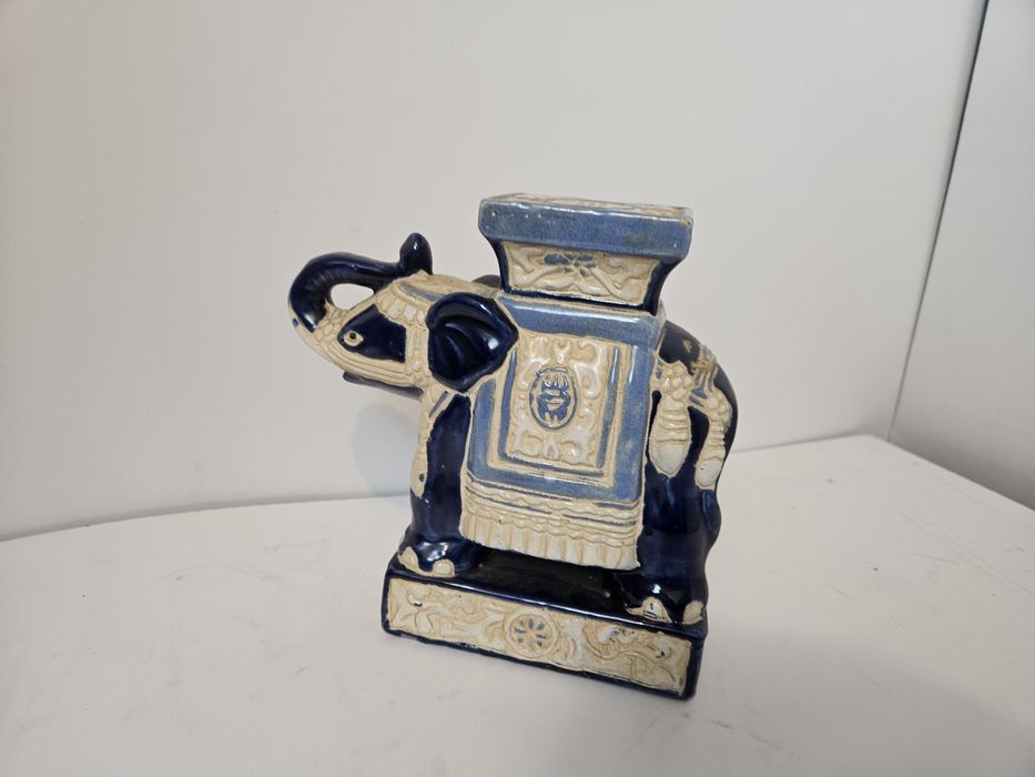 Estatueta elefante azul antiga porta vaso