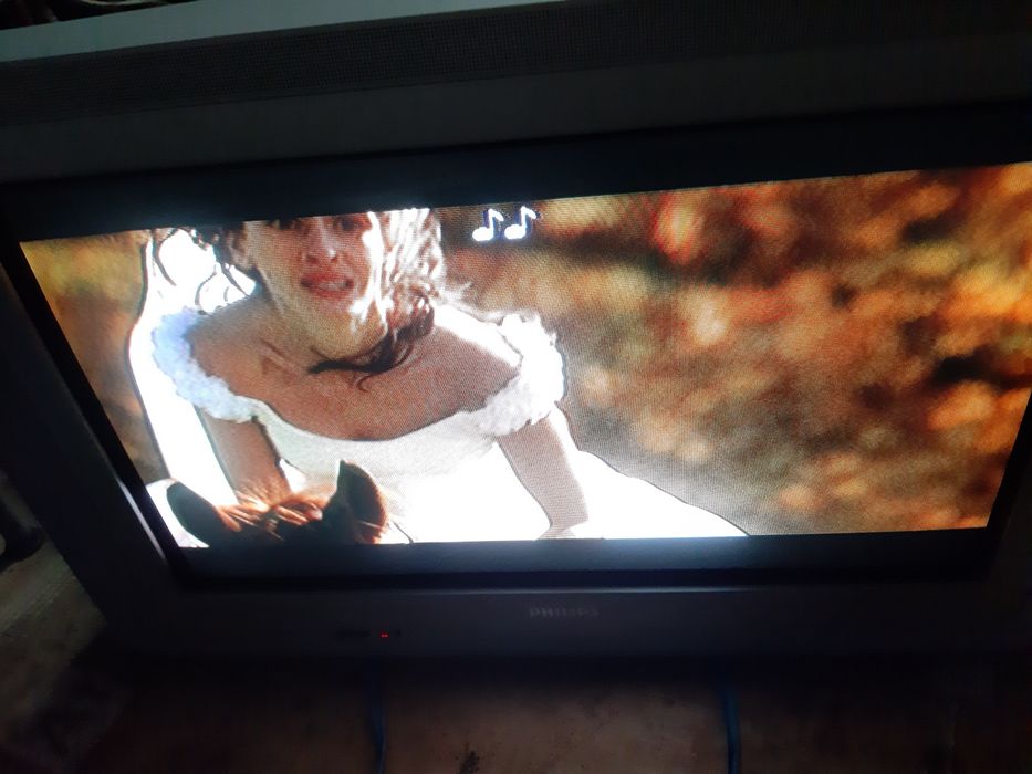 TV with remote control in very good condition.64751142001154124