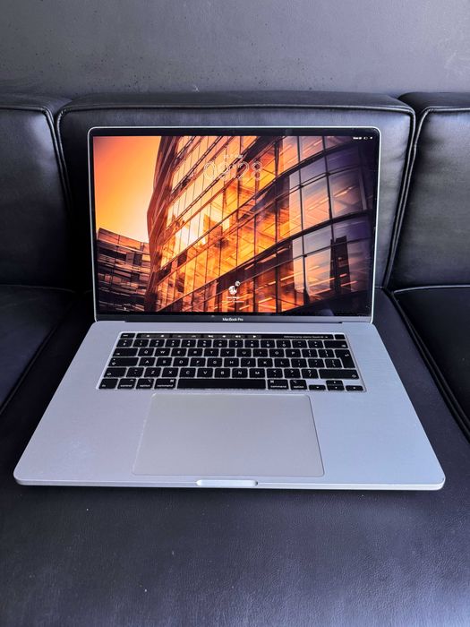 MacBook Pro 16" Intel Core i9 / 16 GB RAM / 1 TB SSD