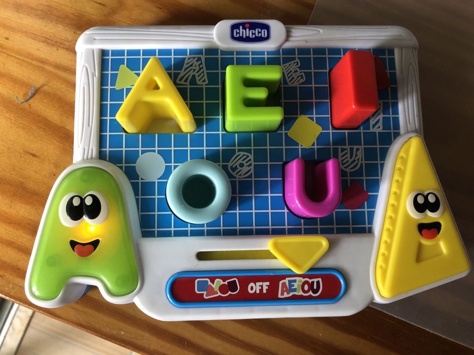 Jogo Chicco Aprender as vogais e as formas