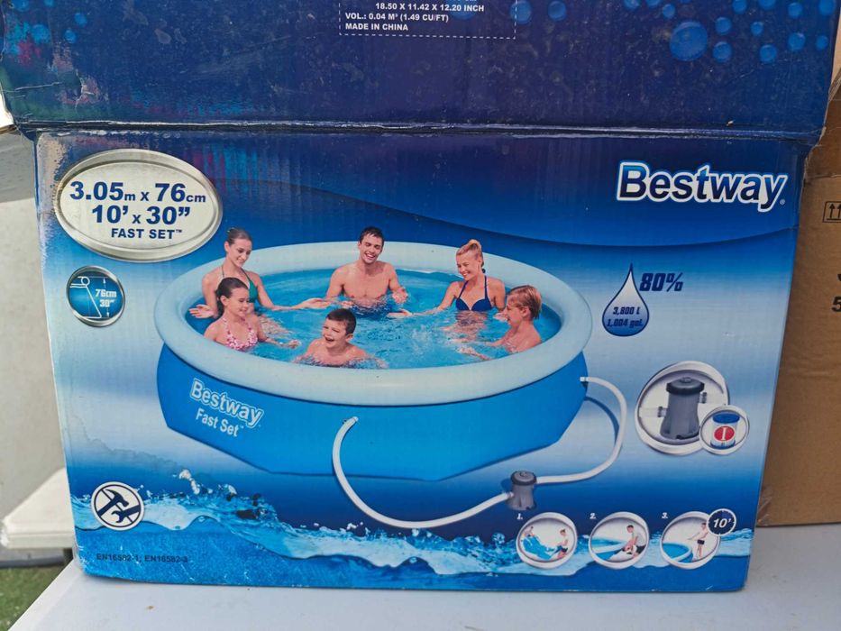 Piscina insuflável com filtro, cobertura térmica e flutuador de cloro