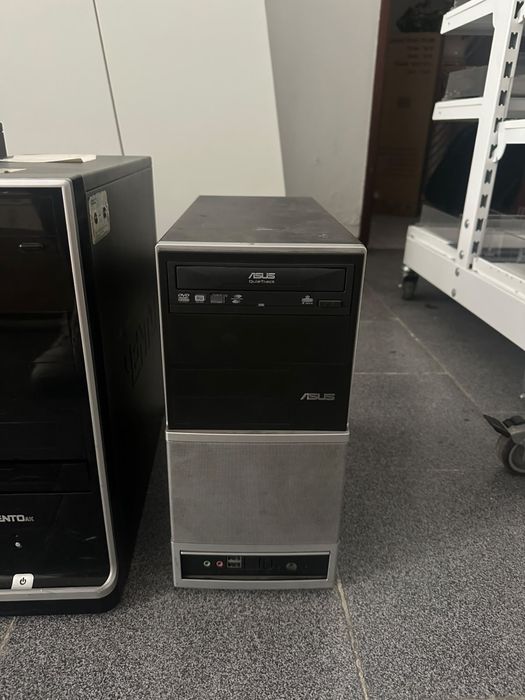 Várias Torres de Computador