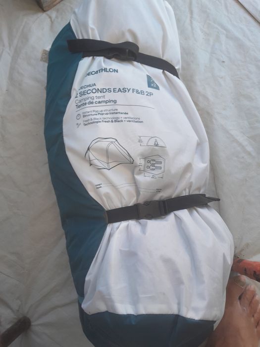 Tenda quechua com 2 semanas de uso