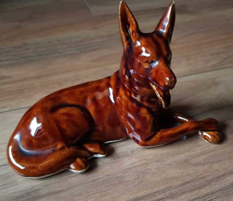 Figura ceramiczna, pies - owczarek niemiecki