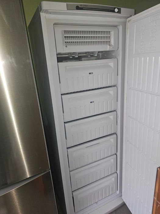 Морозильна камера Indesit