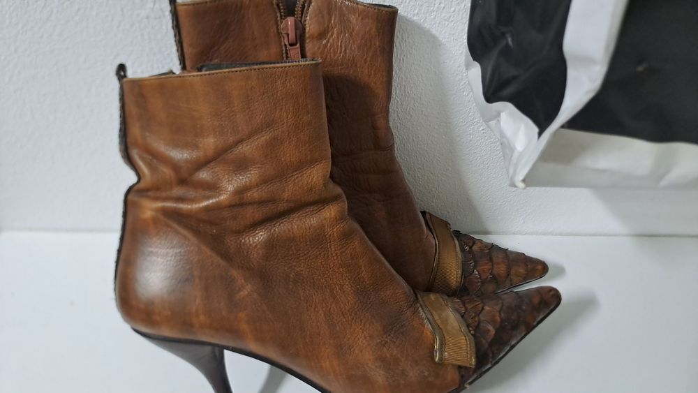 Botins em pele 37