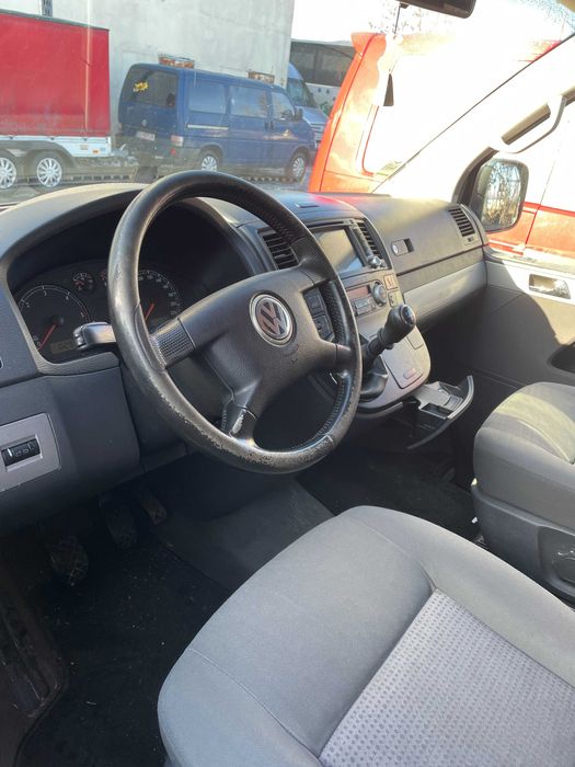 VW MULTIVAN 2,5 7 osobowy (2-2-3)