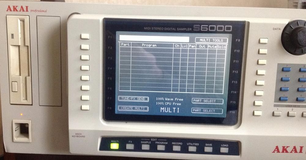 Продам Akai S6000