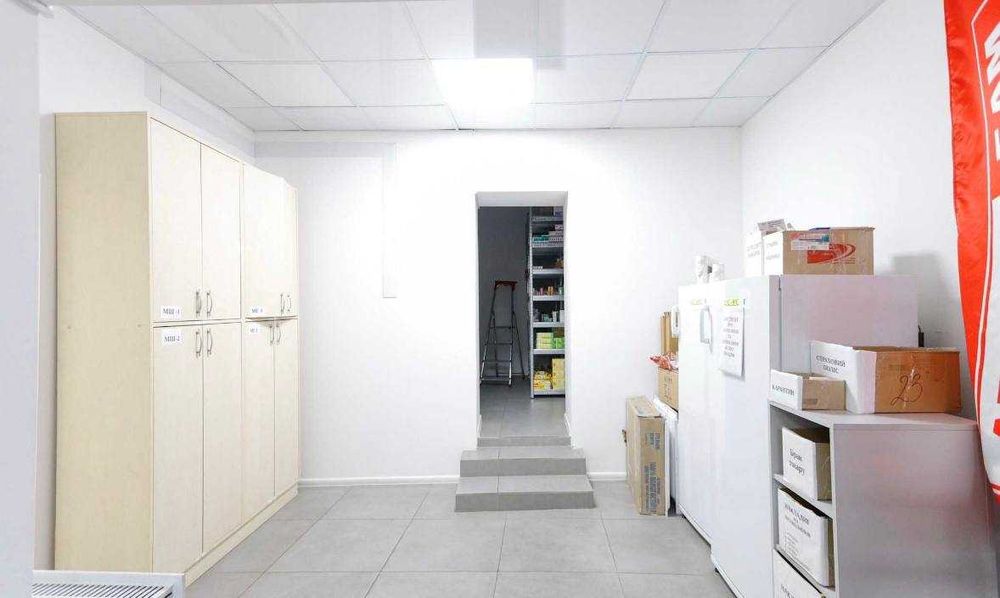 Оренда фасадного приміщення 108 м2, вул. Б. Хмельницького