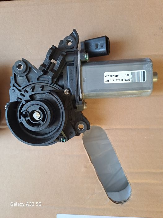 Porsche Panamera Моторчик дотяжки дверей