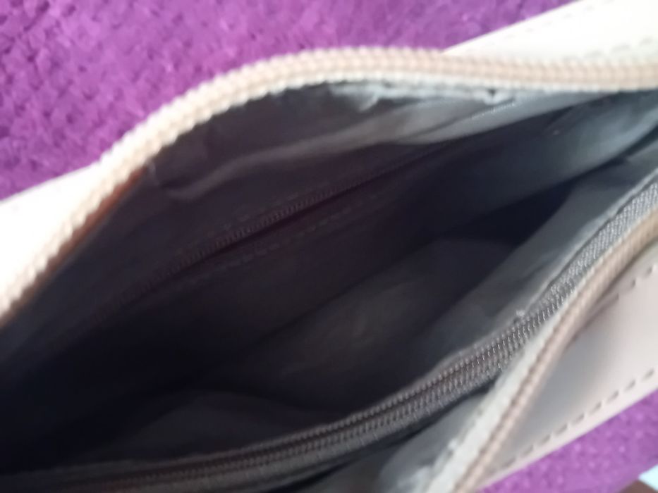 Mala  de ombro estilo hobo na cor bege/areia da C&L Paris