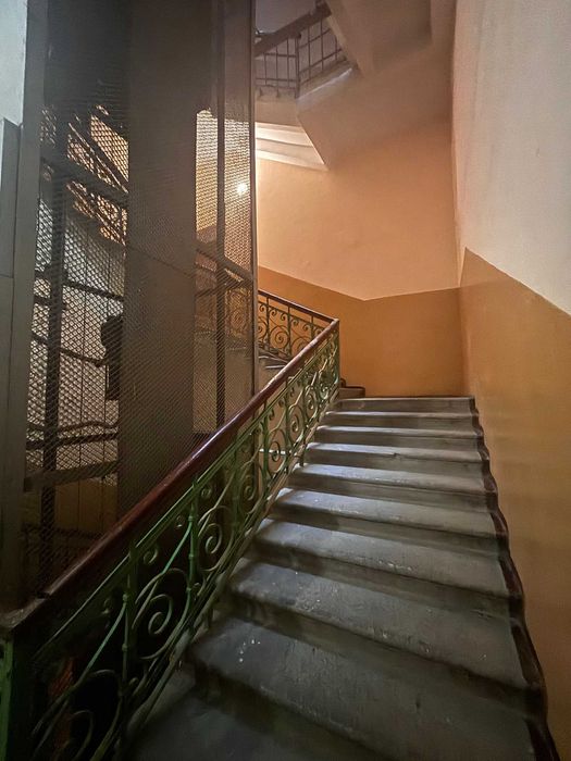 Продам 1 кімнатну квартиру в історичному центрі Києва.  Стрілецька, 7/6