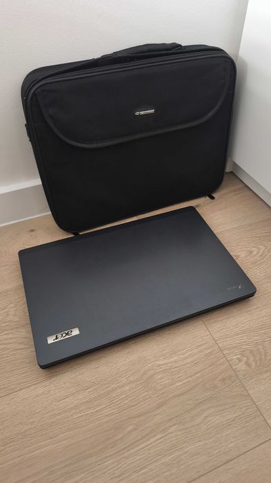 Laptop Acer + zasilacz, mysz, pokrowiec