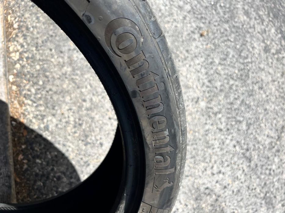 255/40/21 Continental 2 pneus