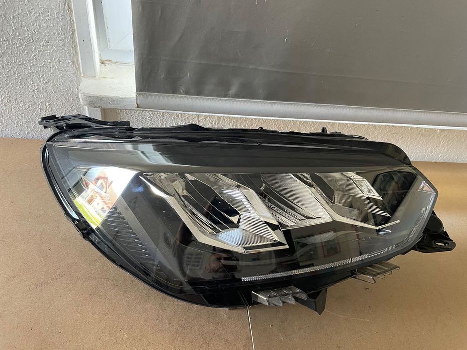 peugeot 2008 lampa prawa reflektor led cala ładna 90200108