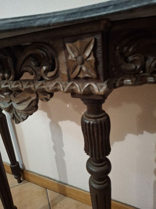 Consola Antiga de Parede em Madeira Trabalhada com Tampo em Mármore
