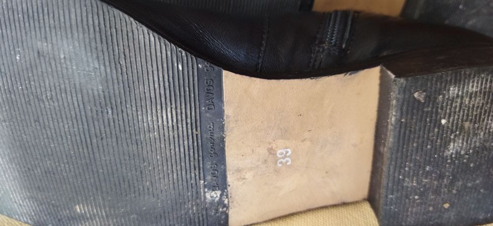 Botas e botins 39 e 35