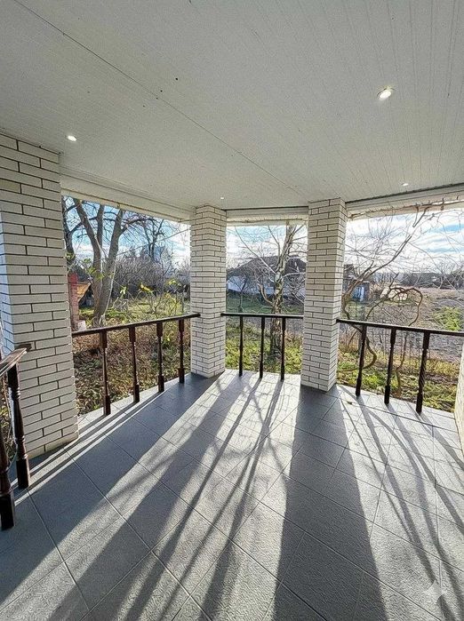 Продається 2-поверховий будинок, 200 м2, 47 соток, с. Гостролуччя