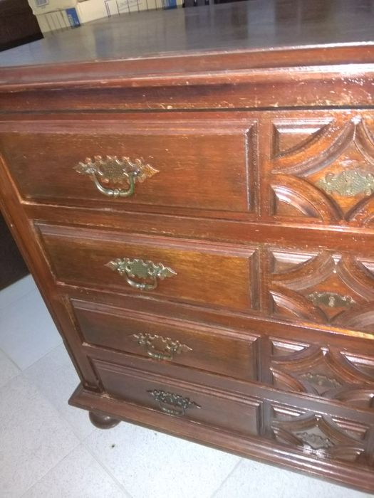 Comoda antiga em mogno