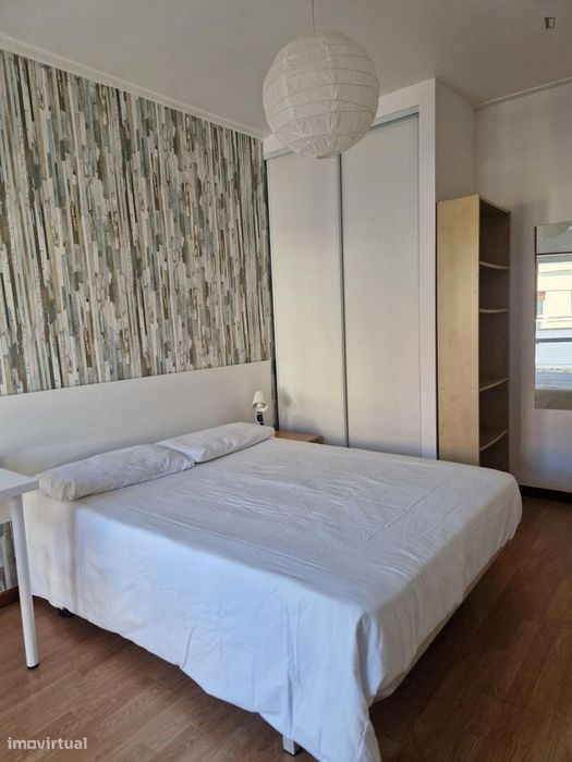Quarto - localizado em  Coimbra