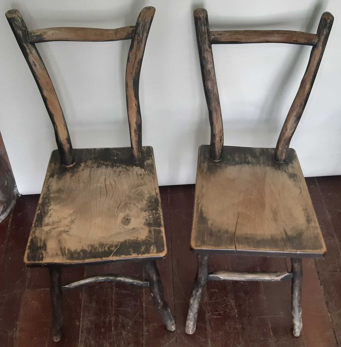 Duas Cadeiras Antigas Rústicas Madeira Maciça
