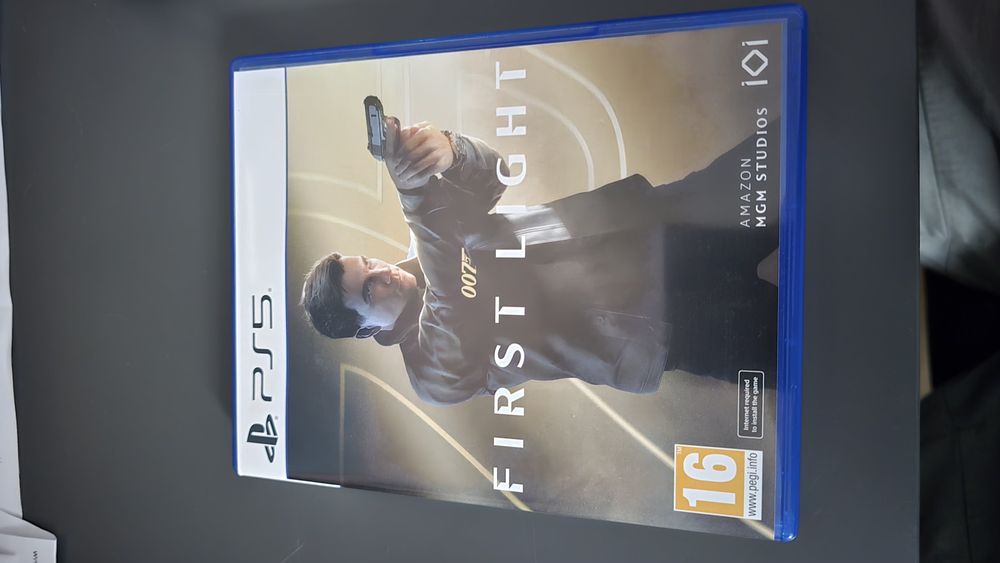 007 First Light PS5 stan bardzo dobry.