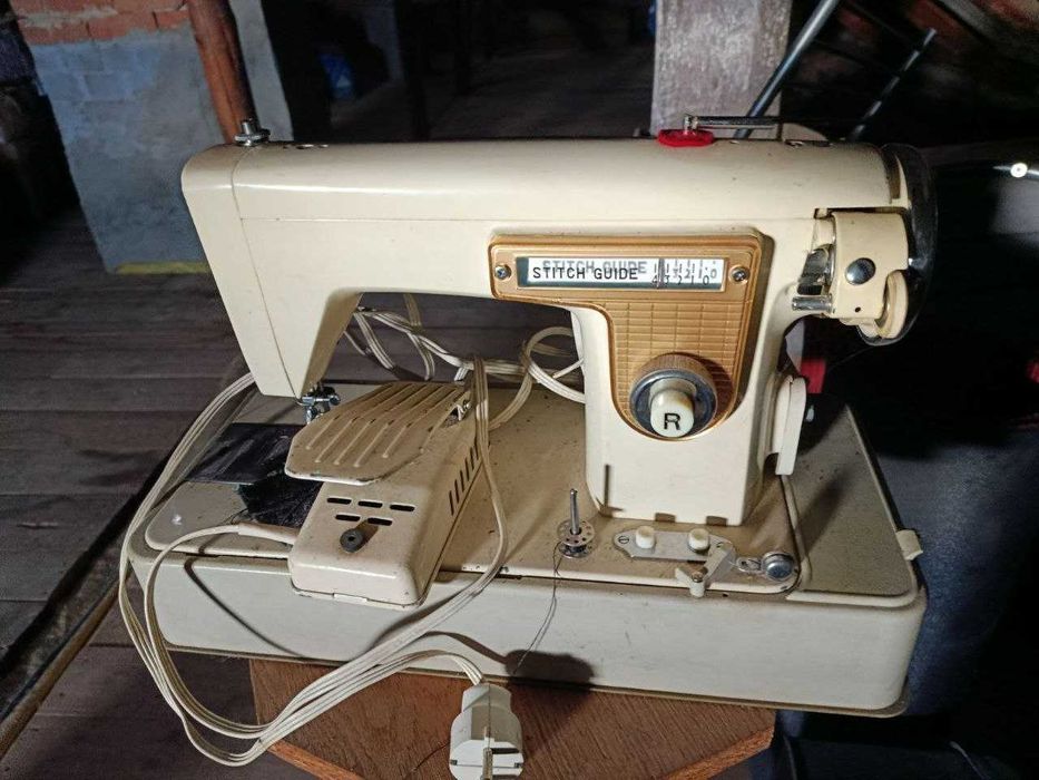 Швейна машинка Чайка 142м з футляром