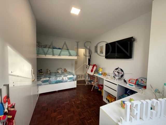 Apartamento T2 renovado em localização privilegiada.