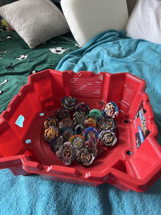 Дитячи іграшки бейблейд