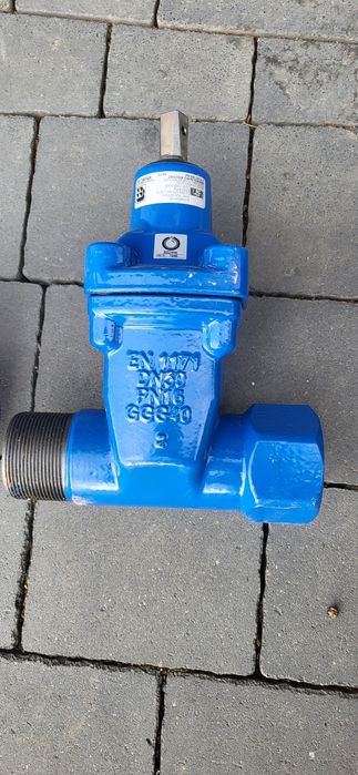 Zasuwa DN50  , Obejma z odejściem gwintowanym , skrzynka zasuwy