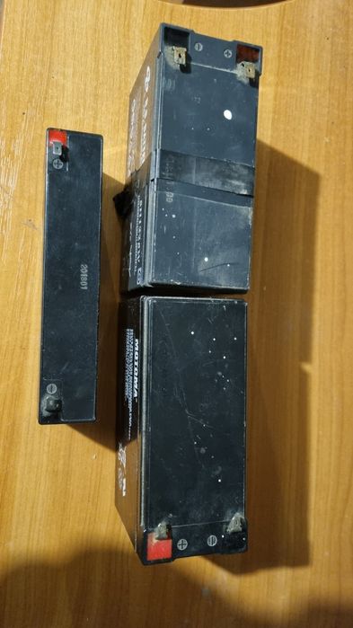 Аккумулятор  б.у на запчасти цена за все