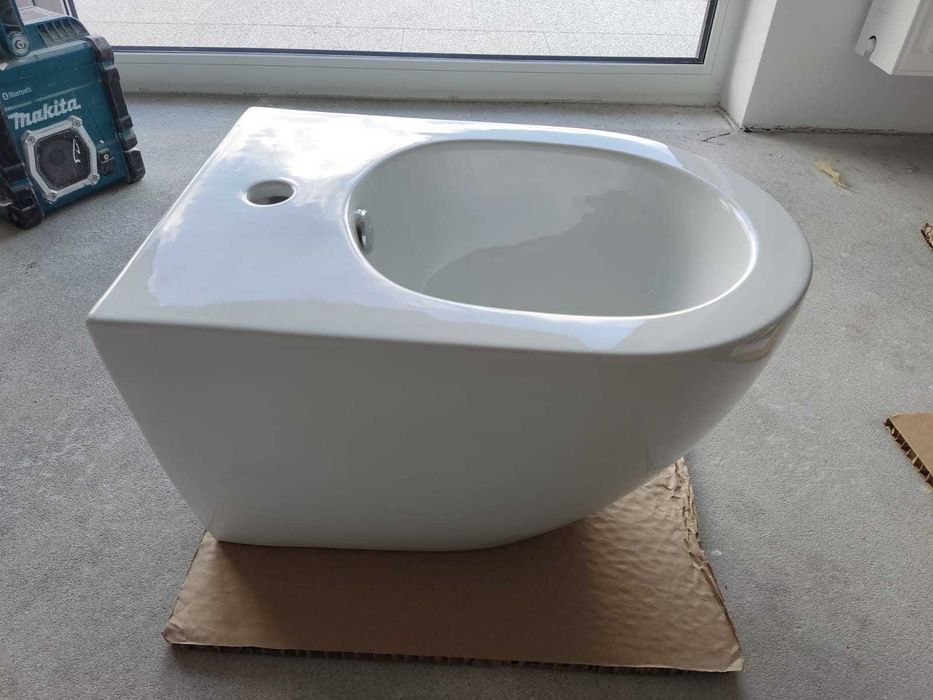 Bidet podwieszany