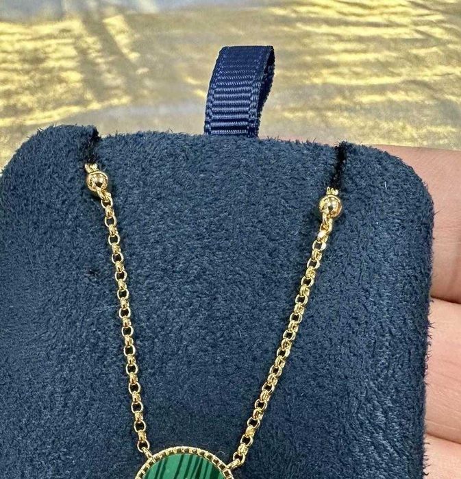 APM Monaco Malachite – Regulowany naszyjnik z kamieni naturalnych