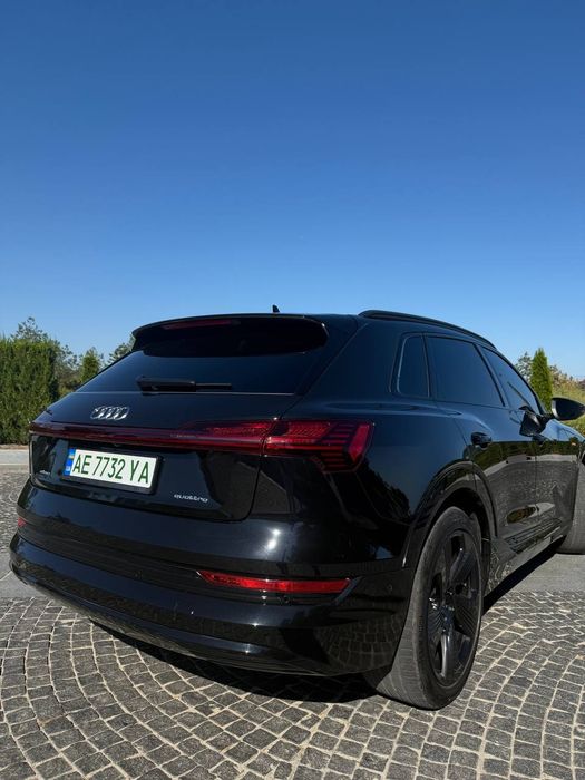 Audi e-tron 2021 VIN WA1LAAGE0NB005285 фото оголошення 4 з 16