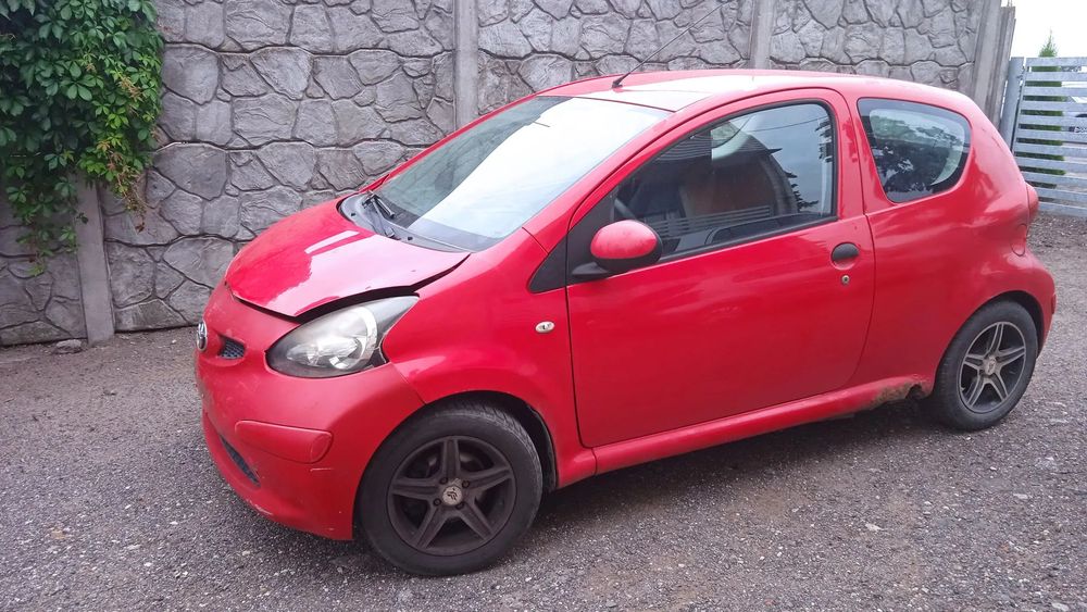 Części blacharskie 3P0 silnik 1KRB52 skrzynia C551 Toyota Aygo 1.0 VVTI benzyna