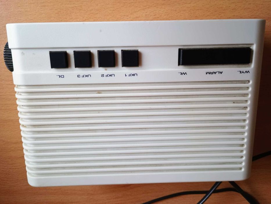 Radio Unitra Diora RE-105 z zegarkiem
