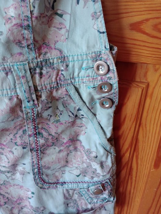 Krótkie ogrodniczki