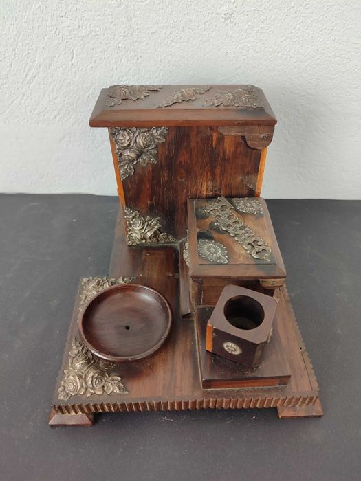 Caixa em madeira e prata