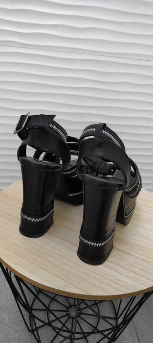 Sapatos Demonia originais